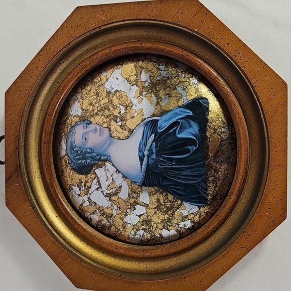 Vintage Octagonal Portrait Frame with Gold and Blue Accents - Picture 8 of 9
